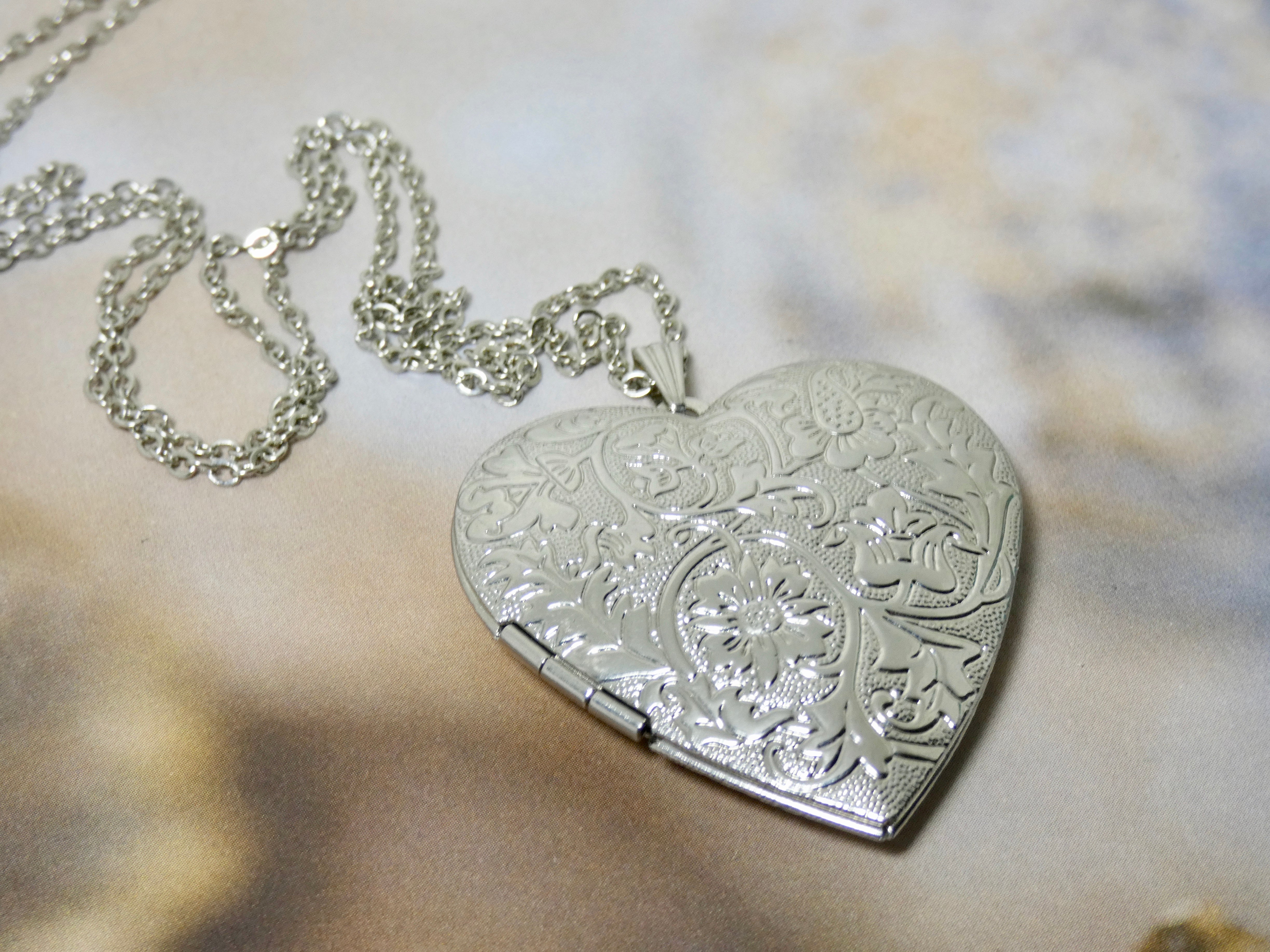 Silver Locket - Neck Locket Charm - Photo Pendant - Gift For Loved One -  Opening — Discovered